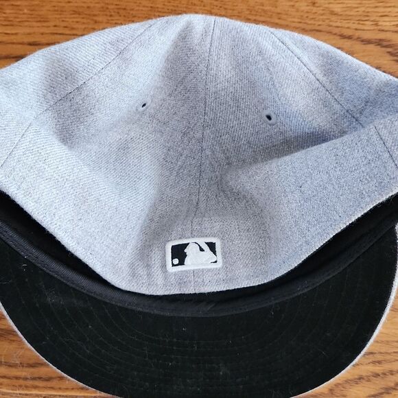 Boston Red Sox New Era 59Fifty gray New with tag men's 7 1/2 fitted ball cap - Picture 4 of 5